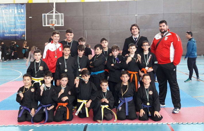 El Kenpo de Almucar sum hasta 18 metales en el II Campeonato de la Liga Andaluza en Nerja